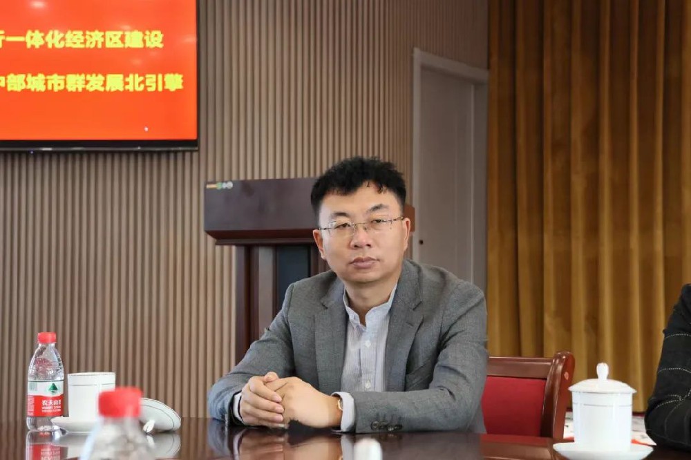 王海星  山西省中小企业发展促进会副会长  浩宸建设科技有限公司总经理